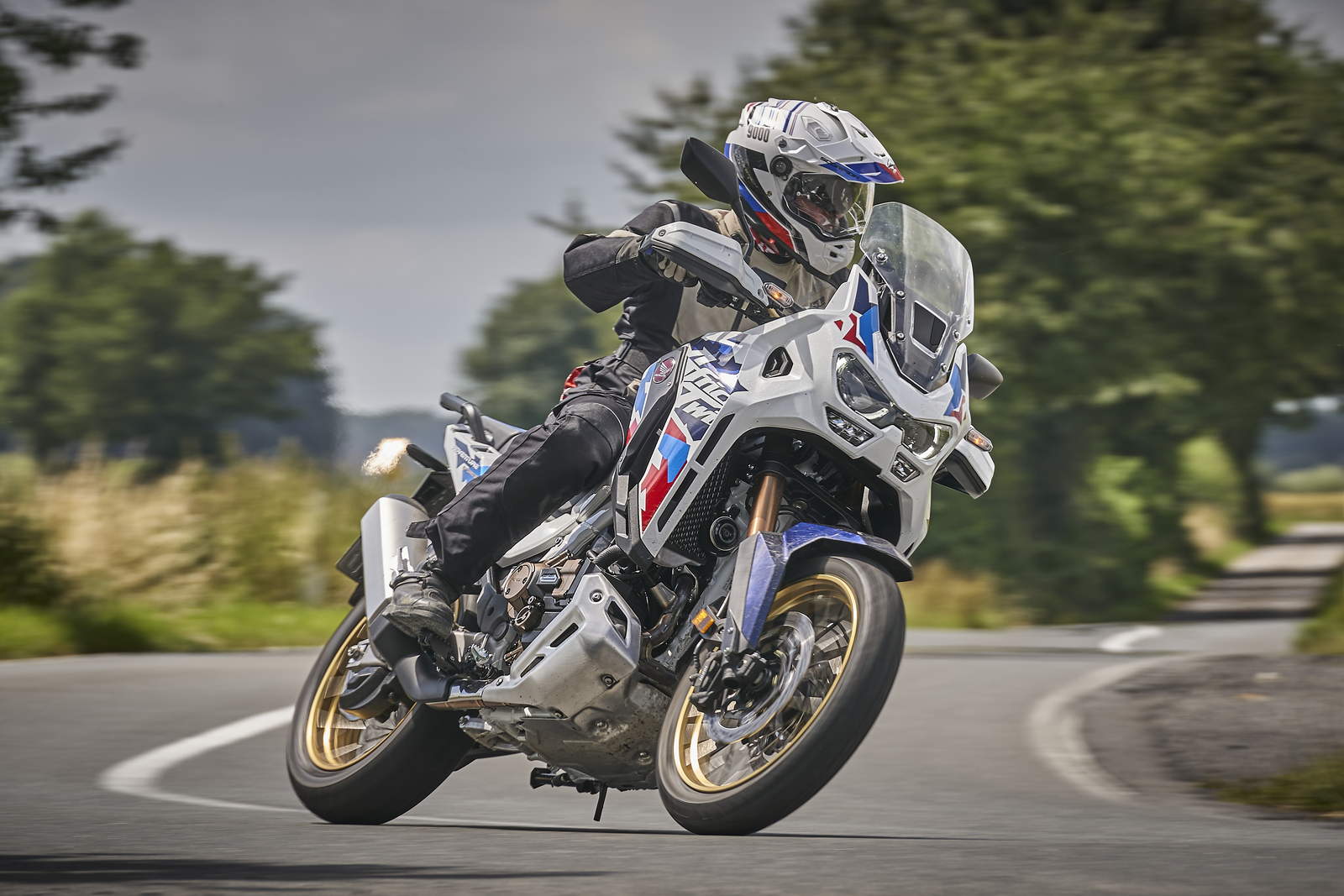 Honda Africa Twin CRF 1100 vs Moto Guzzi Stelvio